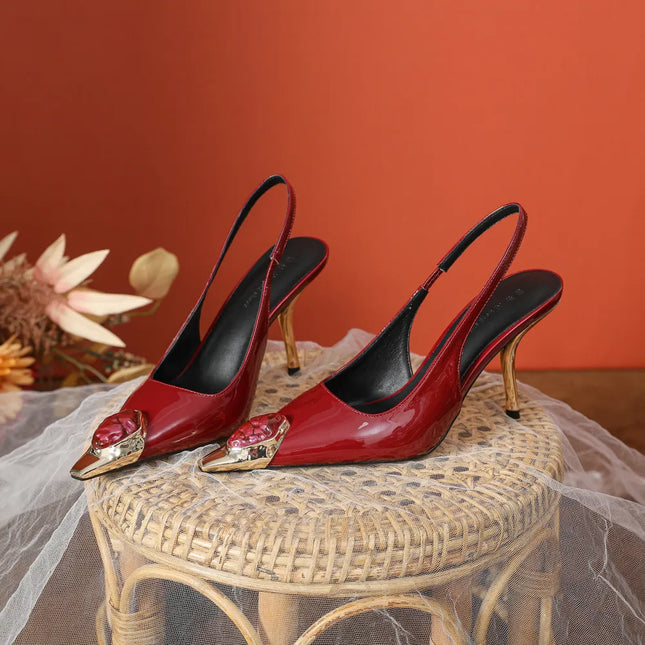 Zapatos de tacón stiletto burdeos con correa de cuero