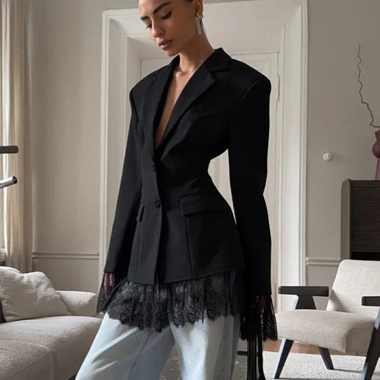 Blazer Negra de Mujer con Encaje - Elegancia Sofisticada