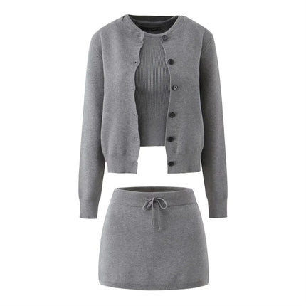Cardigan gris de punto con botones-Conjunto Falda gris de punto con botones de estilo midi elegante