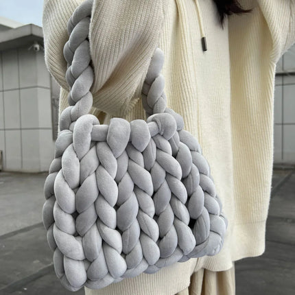 Bolsa de cartero tejida a mano con hilo hilado y núcleo de terciopelo de cristal. - tugranalmacen.com