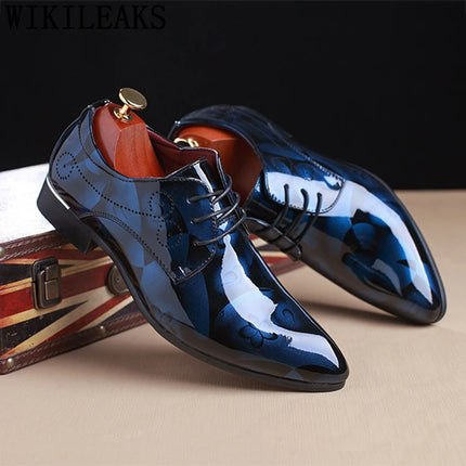Zapatos de vestir para hombre con diseño floral elegante en color oro