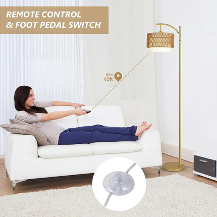 Lámpara de pie dorado, control remoto y bombilla LED regulable - tugranalmacen.com
