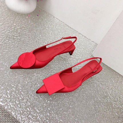 Sandalias Stiletto minimalistas rojas de tacón alto, punta afilada, material satinado, diseño elegante