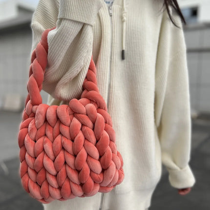 Bolsa de cartero tejida a mano con hilo hilado y núcleo de terciopelo de cristal. - tugranalmacen.com