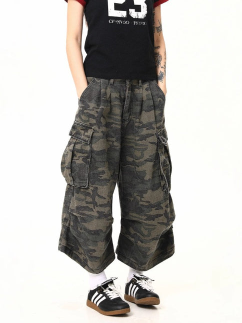 Pantalones cortos cargo denim en camuflaje de mujer