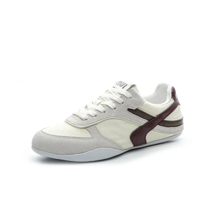 Zapatillas planas con cordones y punta redonda en contraste blanco y marrón, material mixto, estilo casual