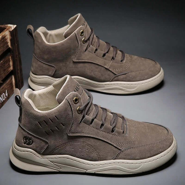 Zapatillas casual de ante para hombre-Comodidad y estilo en tono marrón con suela gruesa, ideales para estilo urbano y confort. 