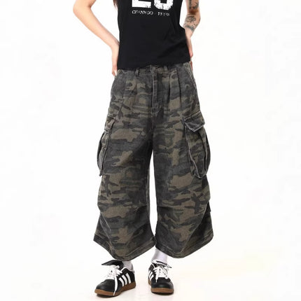 Pantalones cortos cargo denim en camuflaje de mujer