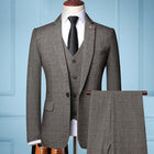 Traje de tres piezas para hombre de corte ajustado