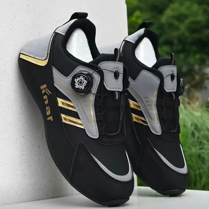 Zapatillas Urbanas con Ajuste Automático en negro y gris con detalles dorados, ideal para un look moderno y cómodo.