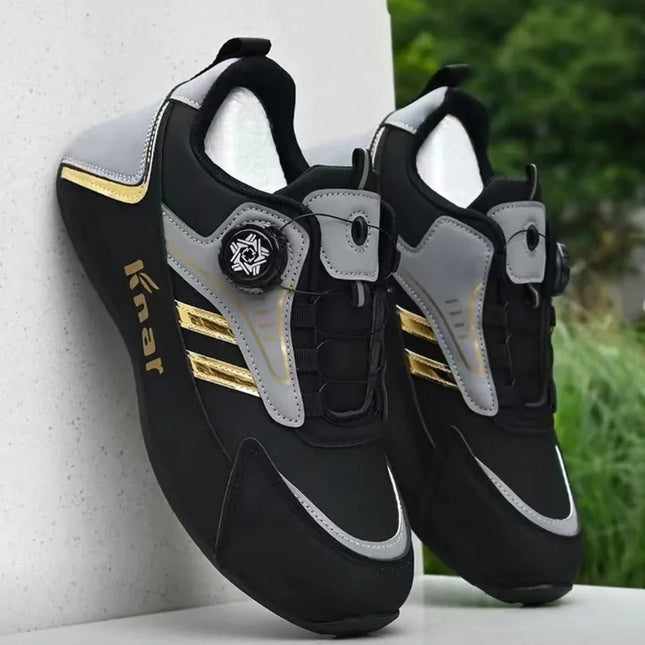 Zapatillas Urbanas con Ajuste Automático en negro y gris con detalles dorados, ideal para un look moderno y cómodo.