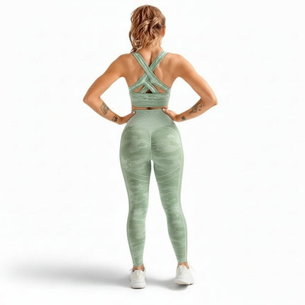Conjunto deportivo de 3 piezas: Sujetador, Camiseta y Leggings.