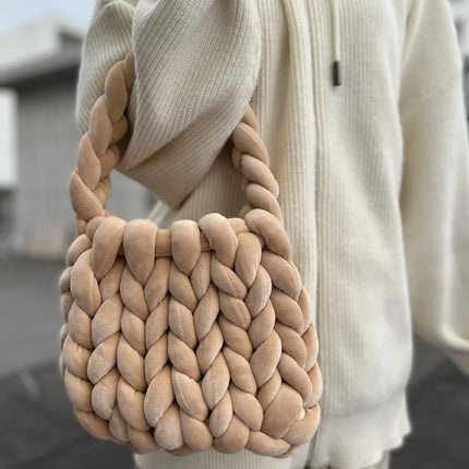 Bolsa de cartero tejida a mano con hilo hilado y núcleo de terciopelo de cristal. - tugranalmacen.com