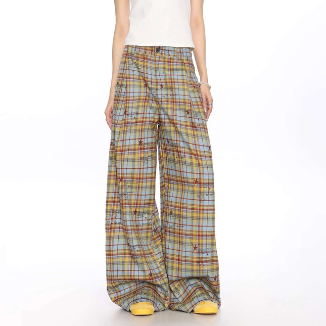 Pantalón casual a cuadros de corte holgado para mujer en colores amarillos y azules, estilo cómodo y moderno.