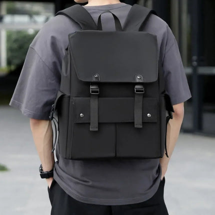 Mochila Leo con múltiples bolsillos y correa ajustable - tugranalmacen.com