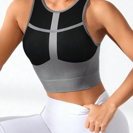 Camiseta deportiva de poliamida con cuello redondo en color negro