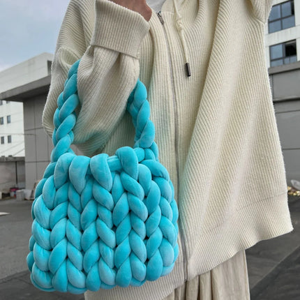 Bolsa de cartero tejida a mano con hilo hilado y núcleo de terciopelo de cristal. - tugranalmacen.com