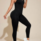 Mono deportivo negro con tirantes anchos y corte ajustado