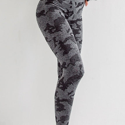 Conjunto deportivo de 3 piezas: Sujetador, Camiseta y Leggings.
