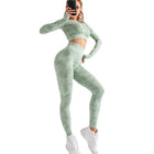 Conjunto deportivo de 3 piezas: Sujetador, Camiseta y Leggings.