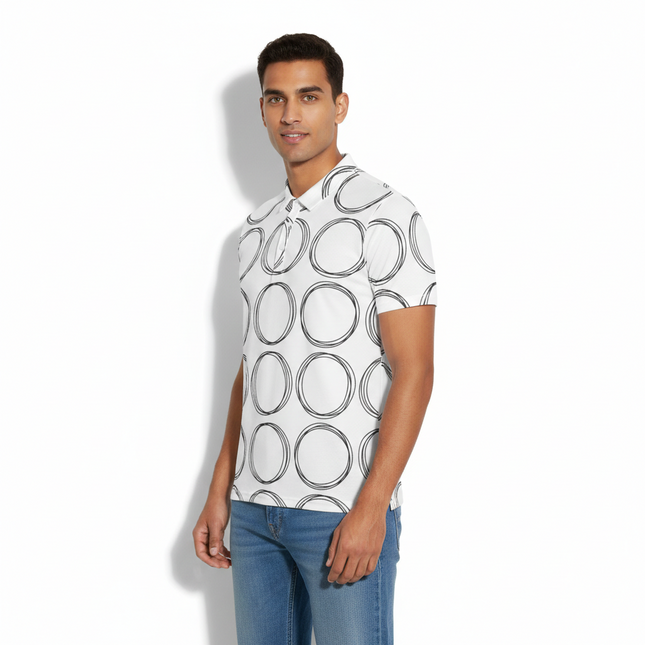 Polo de hombre blanco con círculos minimalistas