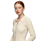 Suéter de punto con cremallera y cuello camisero beige